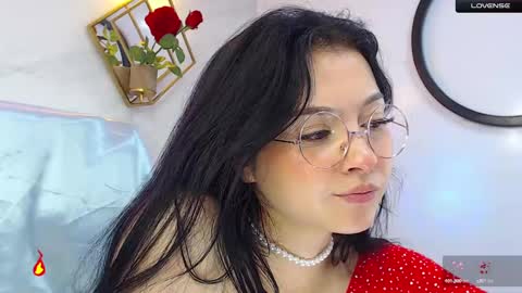 naamah_b online show from February 5, 2025, 4:25 pm