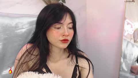 naamah_b online show from February 25, 2025, 2:22 pm