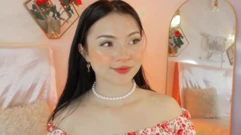 naamah_b online show from September 23, 2025, 2:09 pm