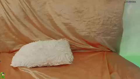 naamah_b online show from March 14, 2026, 2:22 pm