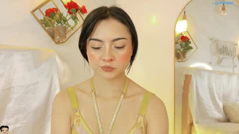 naamah_b online show from March 19, 2026, 2:43 pm