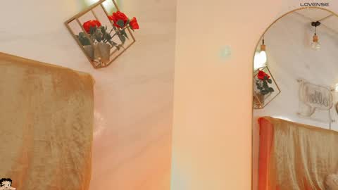 naamah_b online show from April 14, 2026, 3:29 pm