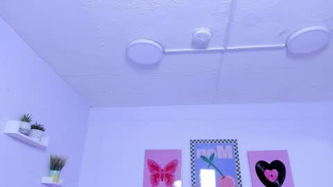 Naenia online show from November 30, 2025, 3:49 pm