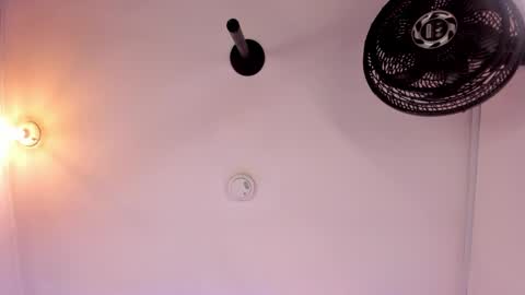 Snapshot of nahia_low chatting on December 18, 2024, 8:20 am  Valeria  online show from December 18, 2024, 8:20 am