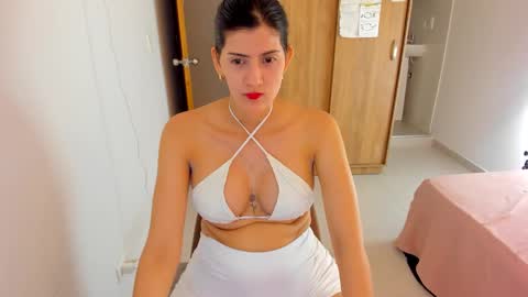 Snapshot of nahomi2021 chatting on February 7, 2025, 1:15 am independent model online show from February 7, 2025, 1:15 am