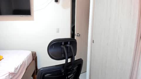 independent model online show from January 31, 2026, 11:47 pm