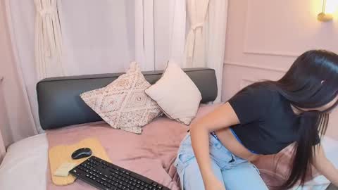 Nahomi online show from November 15, 2025, 7:54 pm