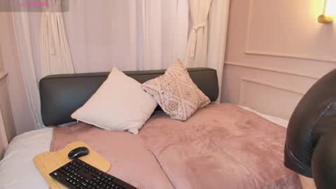 Nahomi online show from November 18, 2025, 8:02 pm