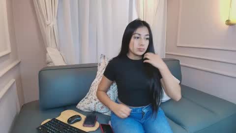 Nahomi online show from November 24, 2025, 7:46 pm