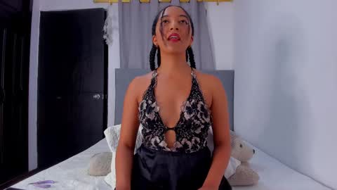 Snapshot of nahomi_miller_ chatting on March 4, 2025, 3:44 am Laura online show from March 4, 2025, 3:44 am