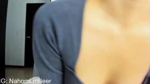 Snapshot of nahomi_miller_ chatting on December 18, 2025, 2:50 am Laura online show from December 18, 2025, 2:50 am