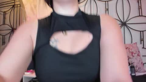 Nahomi  online show from November 14, 2025, 10:58 am