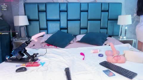 Snapshot of nahomi_wild chatting on February 19, 2025, 10:53 pm Nahomi online show from February 19, 2025, 10:53 pm