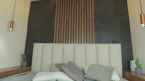  VICTORIA  online show from February 9, 2025, 1:33 am