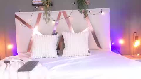  VICTORIA  online show from September 12, 2025, 7:47 pm