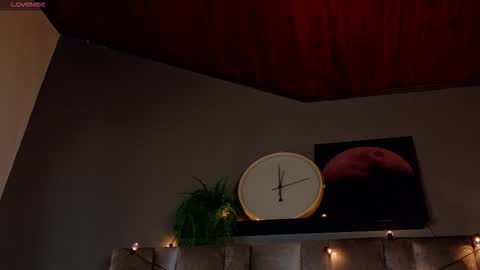  VICTORIA  online show from December 15, 2025, 7:40 pm