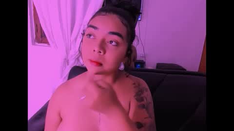 nahomy_hancook online show from November 23, 2025, 10:26 am