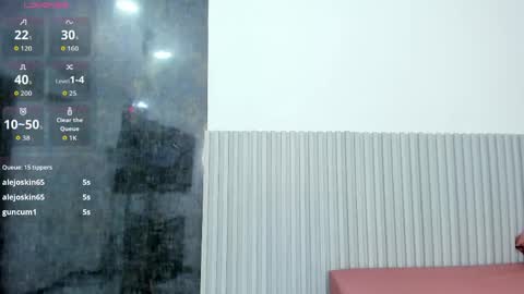 nahomy_park online show from May 17, 2026, 11:50 am