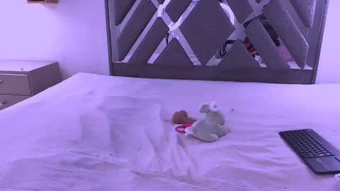 Nahomy online show from November 11, 2025, 1:38 am