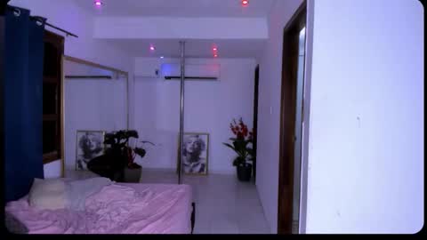 Nahomy online show from January 9, 2026, 6:42 pm