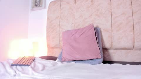 Naia x online show from March 20, 2026, 4:01 pm