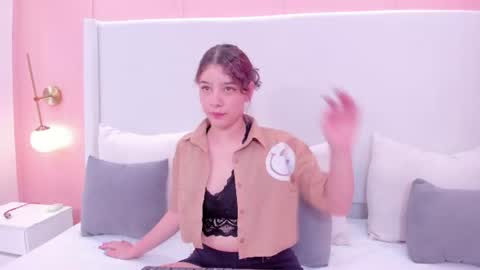 Snapshot of naira_velvet chatting on June 18, 2026, 10:03 pm N A I R A online show from June 18, 2026, 10:03 pm