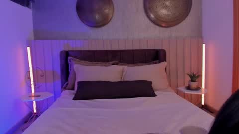 Naisha Ford online show from November 28, 2025, 3:31 am