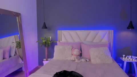 Naisha Ford online show from April 8, 2026, 3:28 am