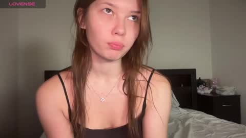 Snapshot of naive_love chatting on June 9, 2026, 1:45 pm Mia guest- Eva from DOUBLECUTIES online show from June 9, 2026, 1:45 pm