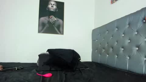 NAJAYLAINDEPENDENT MODEL online show from April 18, 2026, 7:58 pm