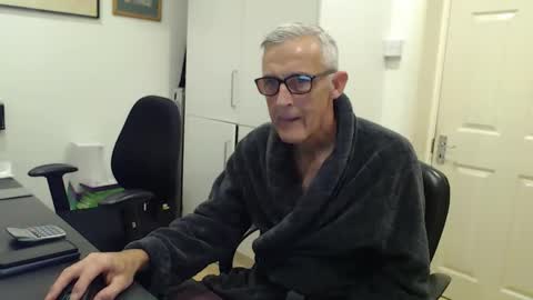 Snapshot of nakedcarpenteruk chatting on December 20, 2025, 2:24 pm nakedcarpenteruk online show from December 20, 2025, 2:24 pm