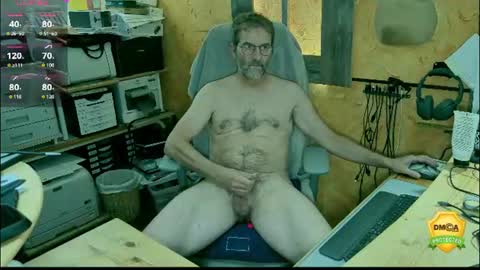Snapshot of nakedluke chatting on June 4, 2026, 12:22 pm Luke online show from June 4, 2026, 12:22 pm