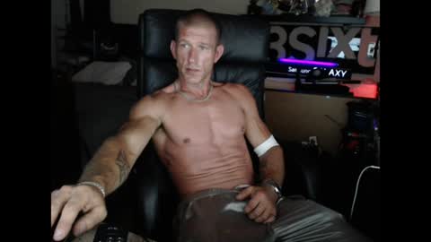 nakedoutsdeurwndw online show from July 26, 2026, 11:55 pm