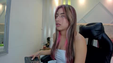 nami_sweet_ online show from September 9, 2025, 3:17 am