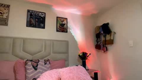 NamiThompson online show from September 24, 2025, 11:41 pm