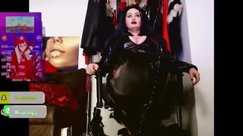 Snapshot of nanalagloss chatting on November 15, 2025, 12:02 pm NanaLaGloss online show from November 15, 2025, 12:02 pm