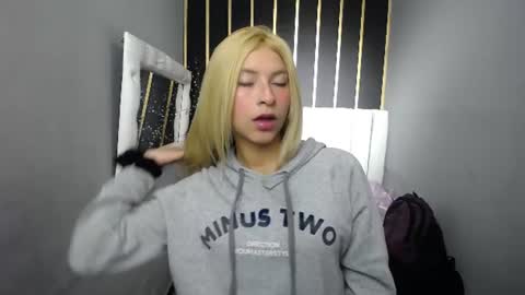 Snapshot of nancy_blonde chatting on June 18, 2026, 1:04 pm nancy blonde online show from June 18, 2026, 1:04 pm