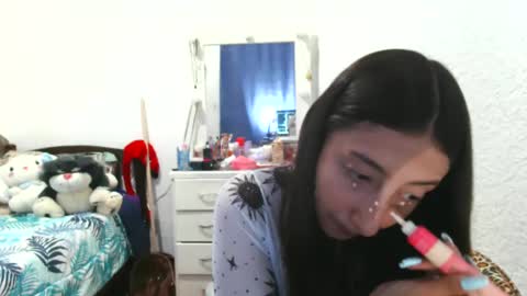 nanilux_1 online show from September 19, 2025, 10:21 pm