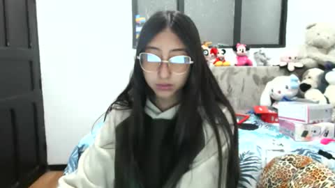 nanilux_1 online show from September 28, 2025, 7:08 pm