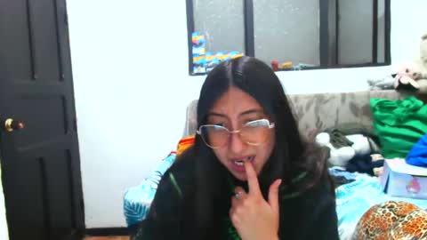 nanilux_1 online show from October 17, 2025, 10:56 pm