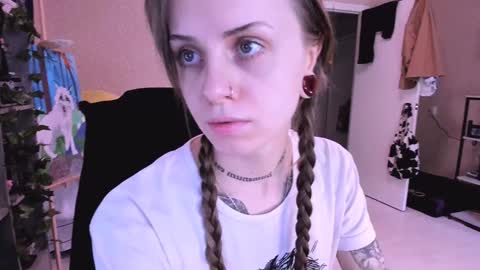 Snapshot of nanitamoore chatting on January 11, 2025, 8:22 am Monday-Friday 12-4 AM and 6-9 AM New York time online show from January 11, 2025, 8:22 am