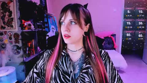 Snapshot of nanitamoore chatting on March 5, 2025, 8:21 pm Monday-Friday 12-4 AM and 6-9 AM New York time online show from March 5, 2025, 8:21 pm