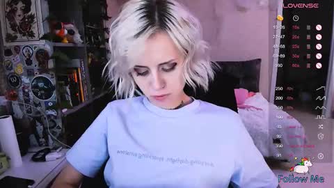 Snapshot of nanitamoore chatting on October 15, 2025, 8:53 pm Monday-Friday 12-4 AM and 6-9 AM New York time online show from October 15, 2025, 8:53 pm