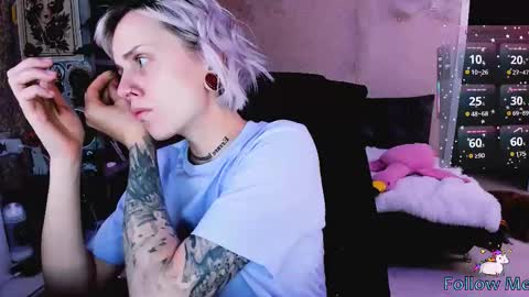 Monday-Friday 12-4 AM and 6-9 AM New York time online show from November 2, 2025, 8:22 pm