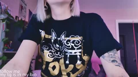 Snapshot of nanitamoore chatting on May 1, 2026, 7:51 pm Monday-Friday 12-4 AM and 6-9 AM New York time online show from May 1, 2026, 7:51 pm