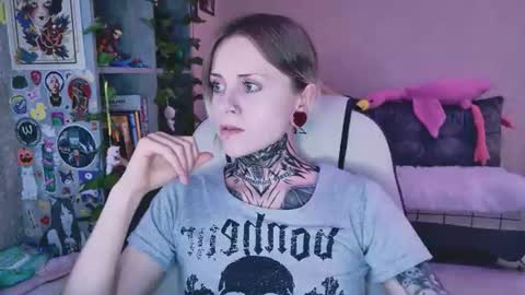 Snapshot of nanitamoore chatting on July 5, 2026, 9:22 pm Monday-Friday 12-4 AM and 6-9 AM New York time online show from July 5, 2026, 9:22 pm