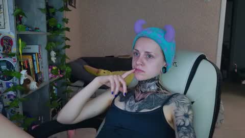 Snapshot of nanitamoore chatting on July 14, 2026, 8:25 pm Monday-Friday 12-4 AM and 6-9 AM New York time online show from July 14, 2026, 8:25 pm