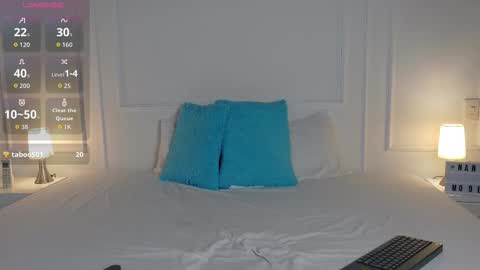 nany_model25 online show from January 14, 2026, 8:25 pm