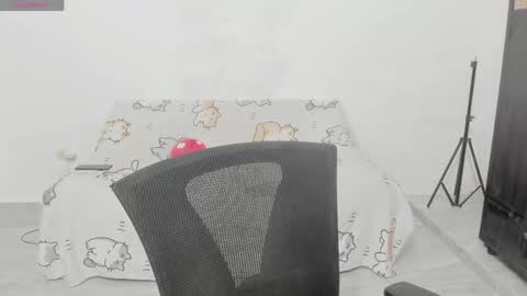 Snapshot of naoko_uwu chatting on June 3, 2026, 1:08 am Naoko online show from June 3, 2026, 1:08 am