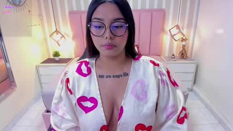 Snapshot of naomi_bratz chatting on December 19, 2025, 12:23 pm Naomi online show from December 19, 2025, 12:23 pm